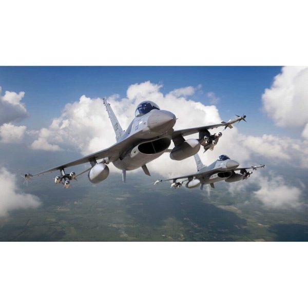 1 72 Lockheed Martin F16A Fighting Falcon Starter Set Online now