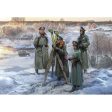 1 72 German HQ in Winter Uniform  Plastic Model Kit For Sale